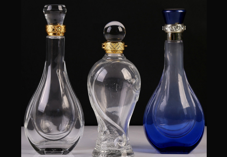 噴涂玻璃酒瓶與普通玻璃酒瓶之間有哪些區(qū)別？